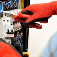 انباردار نگهبان برقکار صنعتی و تاسیسات و مدیر فنی