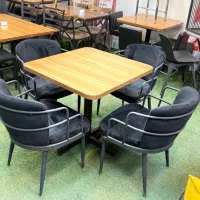 صندلی ومیز بار جزیره اپن رستورانی در خیابان کاشانی