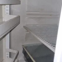 یخچال دو دره پایین فریزر کارکرده ولی خوب