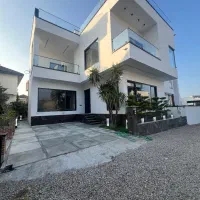 350-متر-ویلای-شیک-استخردار-و-5-خوابه-شهرکی