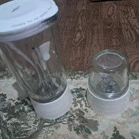 یک عدد آسیاب خورد کن و آبمیوه گیر