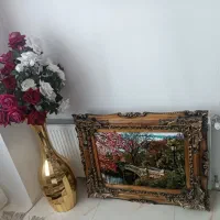 یک عدد گلدون با تابلو