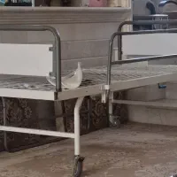 تخت بیمارستانی