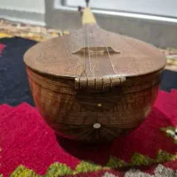 سه تار کاسه گردو استاد یداله گودرزی|سازهای سنتی|اصفهان, باغ زرشک|دیوار