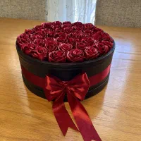 باکس گل رز قرمز روبانی کادویی