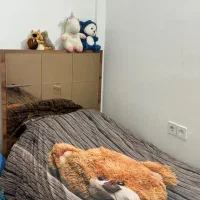 تخت وکمد و ایینه قدی