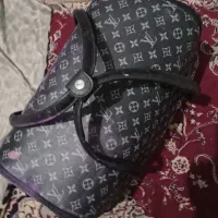 کیف ۳۰۰   و کلی اجناس فقط ۳۰۰ باهم فقط ۵۰۰