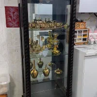 بوفه آینه دار در حد نو همراه با وسایل