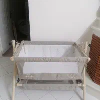 تخت نوزاد کنار مادر