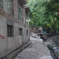 اخلمد،ویلاقدیمی کنار رودخانه در مسیر آبشار