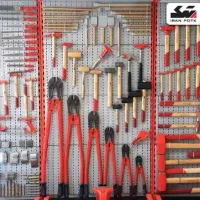 استخدام شاگرد جوان در ابزار فروشی