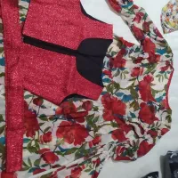 دو عدد سورانی چند بار پوشیده شده همراه با سیخمه|لباس|مهاباد (آذربایجان غربی), |دیوار