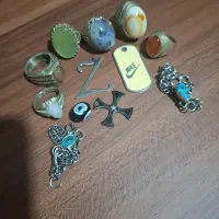 مقداری وسایل شخصی همه باهم