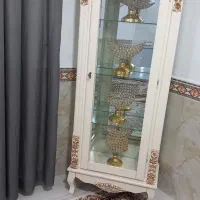 یک عدد بوفه با ۴تا ویترین