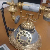 تلفن رو میزی