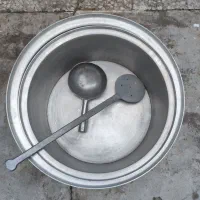 دیگ و تشت رویی بزرگ