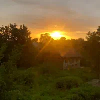 زمین ۲۰۰متر برای فروش   عکس گذاشته شده تزئینی هست