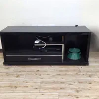 میز تلویزیون نو و تمیز خارجی