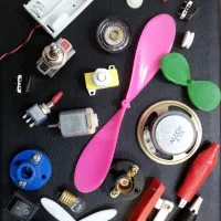 وسایل کاردستی و کیت موزیکال و جرثقیل