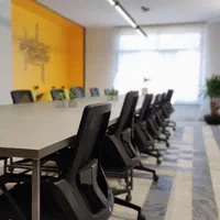 سالن همایش و برگزاری ایونت (دفتر کار اشتراکی)|اجارهٔ کوتاه‌مدت دفتر کار و فضای آموزشی|مشهد, کوثر|دیوار