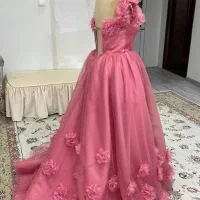 لباس شب|لباس|مشهد, گلبرگ|دیوار