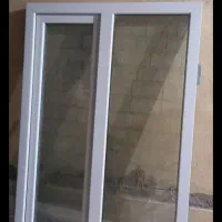 پنجره پی وی سی شیشه دار