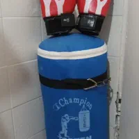 کیسه بوکس و دستکش بوکس