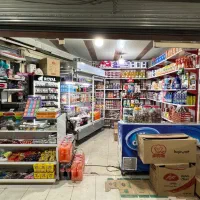 فروشنده خانوم برا سوپرمارکت