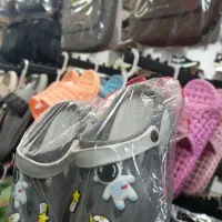 کراکس با استیکر آدم فضایی|کفش و لباس بچه|بیرجند, |دیوار