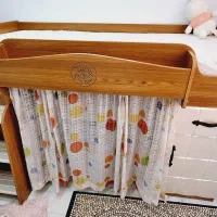 تخت نو جوان به همراه کمد و کشو بسیار کم جا