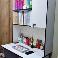 میز تحریر به همراه کتابخانه