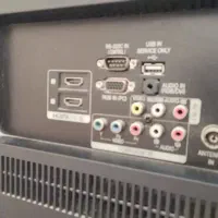 ال سی دی ۳۲ اینچ ال جی با میز شیشه ای|تلویزیون و پروژکتور|گرگان, |دیوار