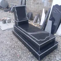 سنگ مزار، قبر حشمتی لب آب روبه روی سر تعاون