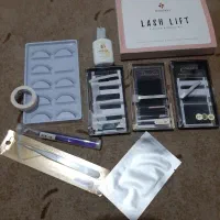 وسایل اکستنشن مژه فقط برای آموزش استفاده شده