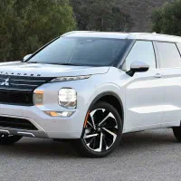 میتسوبیشی اوتلندر ۲۰۲۳