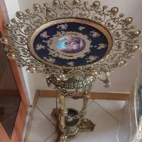 ظرف میوه کنار سالنی برنجی