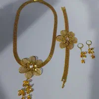 ست گردنبند و دستبند و گوشواره اصلا استفاده نشده