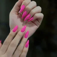 خدمات ناخن فقط هزینه مواد ۲۵۰