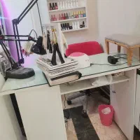 تجهیزات ولوازم سالن زیبایی اینه تخت مژه میزناخن سر|آرایشگاه و سالن‌های زیبایی|تهران, صادقیه|دیوار