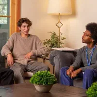 مربی تربیتی نوجوان در منزل