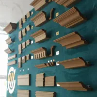 یک همکار در کارگاه سی ان سی وکیوم