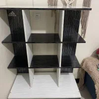 ویترین چوبی در حد نو با کشو بسیارجا دار (شلف)