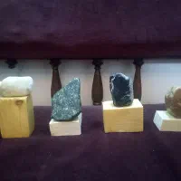 راف نیمه قیمتی پایه دار