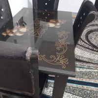 میز غذا خوری و ۴ عدد صندلی