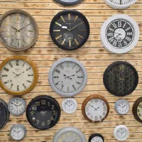 ساعت دیواری و مچی رومیزی هوشمند