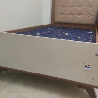 تخت خواب و پاتختی و ویترین|تخت و سرویس خواب|شیراز, زیباشهر|دیوار