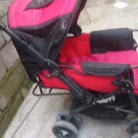 کالسکه کودک رنگ قرمز