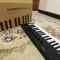 میدی کنترلر Komplete Kontrol M32