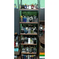 دو عدد استند دکوری و یک کتابخانه