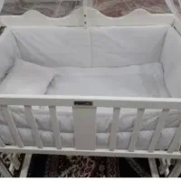 تخت کنار مادر